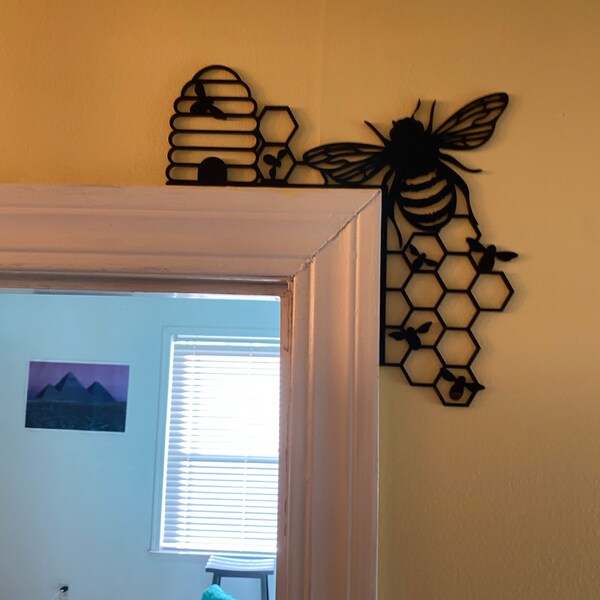 Bee Door Topper