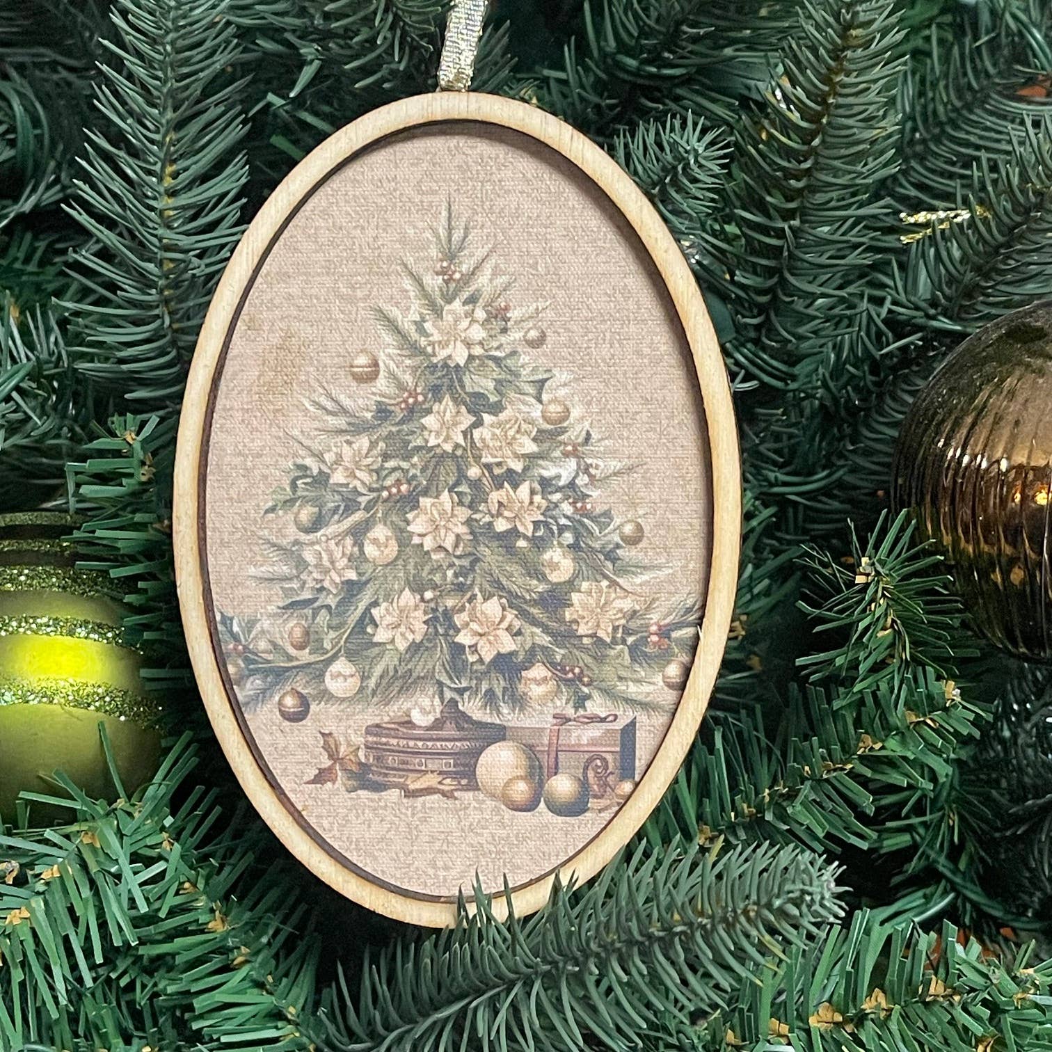 Victorian Christmas Tree Oval Ornament